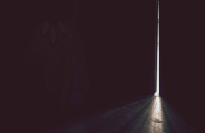 Van kroegentochten tot dode acteurs: zoeken naar geesten die niet in Salem zijn