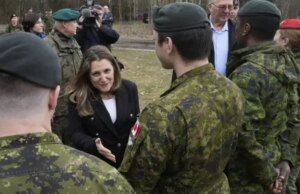 Freeland onderzoekt Canadese zakelijke kansen om Oekraïne te helpen herbouwen