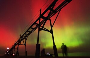 Volgens NOAA kunnen sterke zonnestormen het noorderlicht en meer veroorzaken