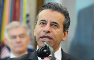 De FDA verwijdert het waarschuwingslabel van op hormonen gebaseerde menopauzemedicijnen en omzeilt daarmee het gebruikelijke proces