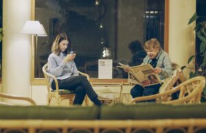 Kunnen jong en oud naast elkaar bestaan in een feministische co-living-residentie?