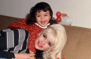 Recensie: In My Mom Jayne zoekt Mariska Hargitay naar antwoorden