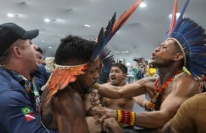 Inheemse activisten bestormen de COP30-klimaattop in Brazilië en eisen actie | Klimaatcrisisnieuws