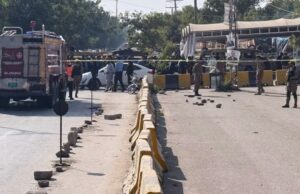 Een zelfmoordterrorist richt zich op een rechtbank in Islamabad, waarbij minstens twaalf mensen omkomen en 27 gewond raken: NPR