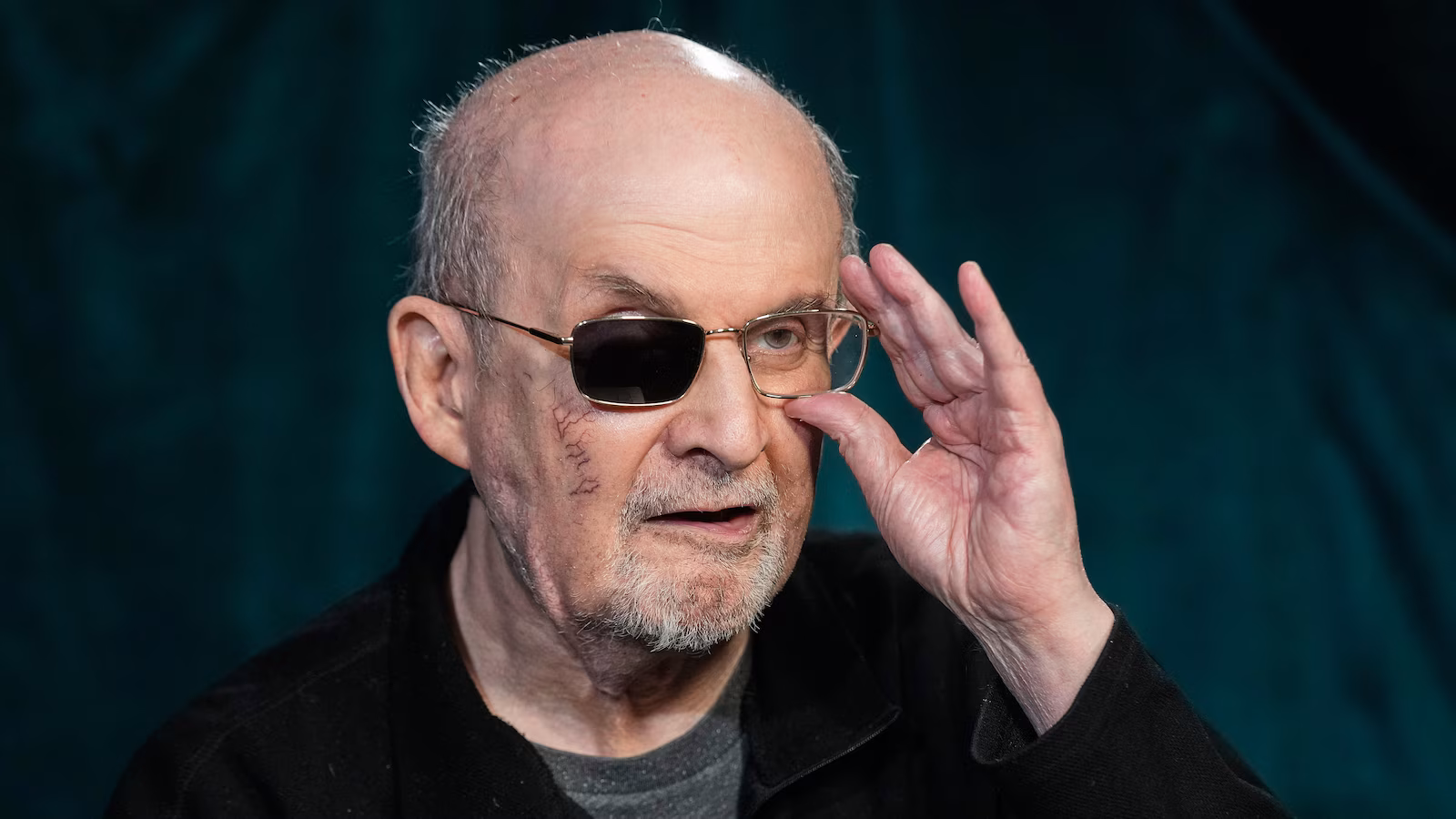 Salman Rushdie wordt geëerd met een Lifetime Achievement Award van de Dayton Peace Prize